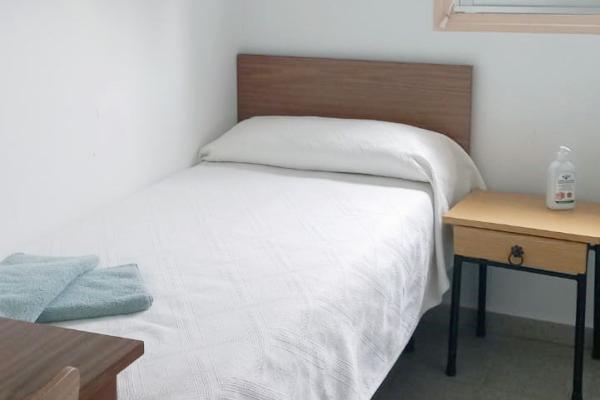 Habitación Individual con Baño Compartido